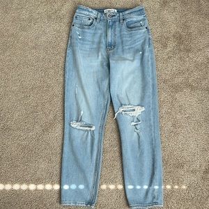 Abercrombie Curve love The Mom jean